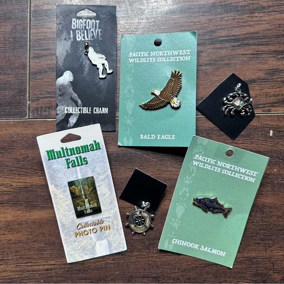 Oregon Pacific Northwest Multnomah Falls Collectible Animal Photo Pin Charms - Picture 1 of 5